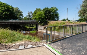 Kładką przez Kumielę