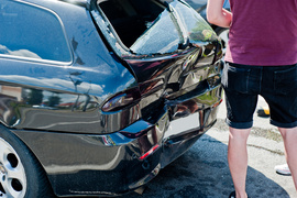 Kolizja 4 aut na czerwonym świetle