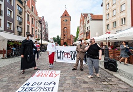 \"Ręce precz od Polski\". Happening na Starym Mieście