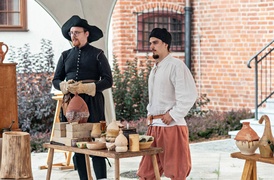 Z wina okowita, z ołowiu - złoto