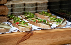 Spacerem wśród kramów. Ruszyło XV Święto Chleba w Elblągu!