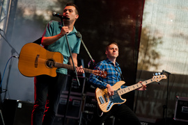 Piersi przegoniły deszcz