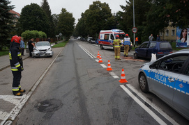 Volkswagen wjechał w ogrodzenie, a opel zderzył się z fiatem