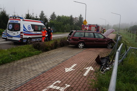 Volkswagen wjechał w ogrodzenie, a opel zderzył się z fiatem