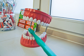 Szczotka, pasta i nowy gabinet