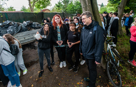 Wystarczyła godzina, by zebrać górę śmieci....