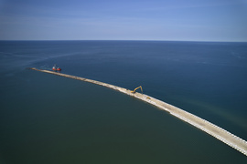 Przekop Mierzei Wiślanej: Montaż pierwszej bramy do „serca” inwestycji