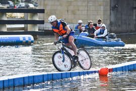 Rowerem po kładce i do wody