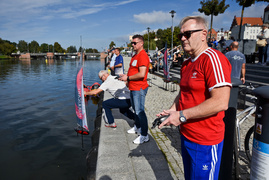 Rowerem po kładce i do wody