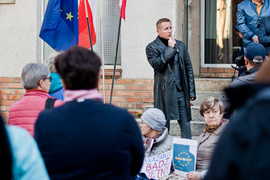 \"Zostajemy w Europie\". Prounijna pikieta w Elblągu