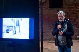 Wnętrza, mury i dyplom z architektury