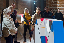 Wnętrza, mury i dyplom z architektury