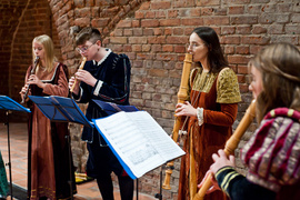 Baśniowe światy na płótnie. „Idylliczność” w Galerii EL