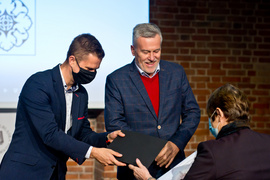 Ich troje ze stypendium