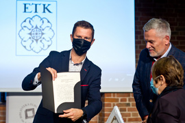 Ich troje ze stypendium