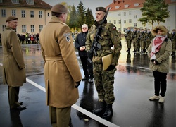 Kolejne szeregi terytorialsów po przysiędze