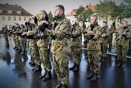 Kolejne szeregi terytorialsów po przysiędze