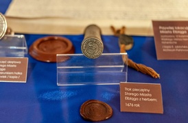 Tanio kupić, drogo sprzedać   (Z historią w tle) 