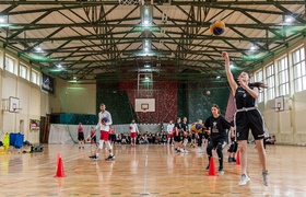 Koszykarze w czwartym liceum