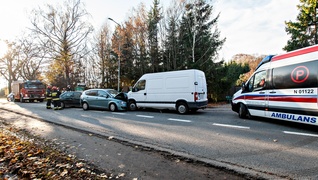 Zderzenie trzech aut w Dąbrowie