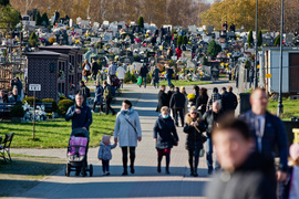 Elblążanie odwiedzają groby bliskich