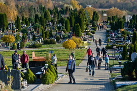Elblążanie odwiedzają groby bliskich