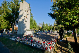 Elblążanie odwiedzają groby bliskich