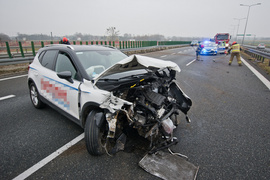 Uderzył w barierki na S7, dwa pasy w kierunku Elbląga były zablokowane