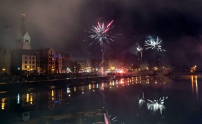 Na pokazie fajerwerków elblążanie przywitali nowy rok