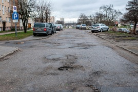 Dziurawe dywagacje drogowe (opinia)