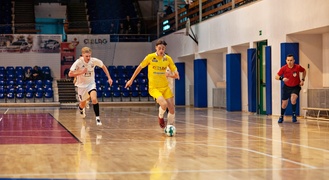 Futsal na żółto, biało i niebiesko