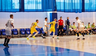 Futsal na żółto, biało i niebiesko
