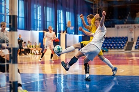 Futsal na żółto, biało i niebiesko