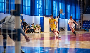 Futsal na żółto, biało i niebiesko