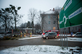 Drzewo spadło na dwie osoby. Wichura daje się we znaki