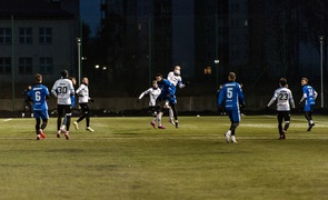 Olimpia wygrała w zimny, deszczowy wieczór