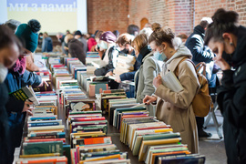 \"Literatura ma siłę\". Kiermasz dla Ukrainy