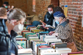 \"Literatura ma siłę\". Kiermasz dla Ukrainy