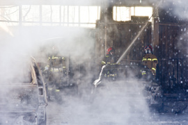 Spłonął warsztat z 5 pojazdami w środku