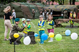 W mundurze... lecz bardziej na luzie