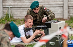 W mundurze... lecz bardziej na luzie