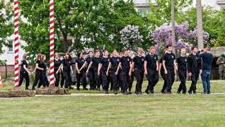 W mundurze... lecz bardziej na luzie