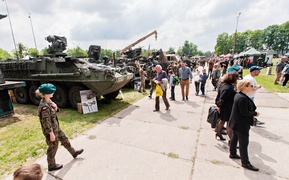 W mundurze... lecz bardziej na luzie