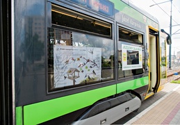 \"Tramwaj zielony przez ulice mego miasta mknie...\"
