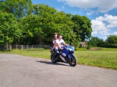 Jednośladem, na Dzień Dziecka, z pomocą