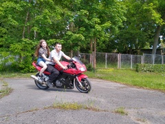 Jednośladem, na Dzień Dziecka, z pomocą