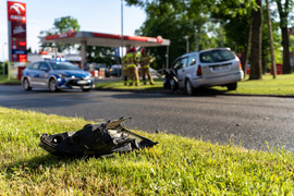 Pasłęk. Kierowca uderzył w drzewo