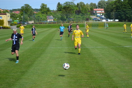 Juniorów zderzenie ze ścianą