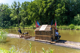 Tratwa, klacz i kanał