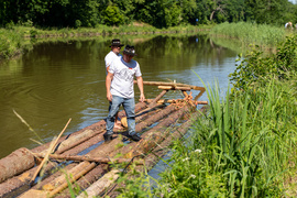 Tratwa, klacz i kanał